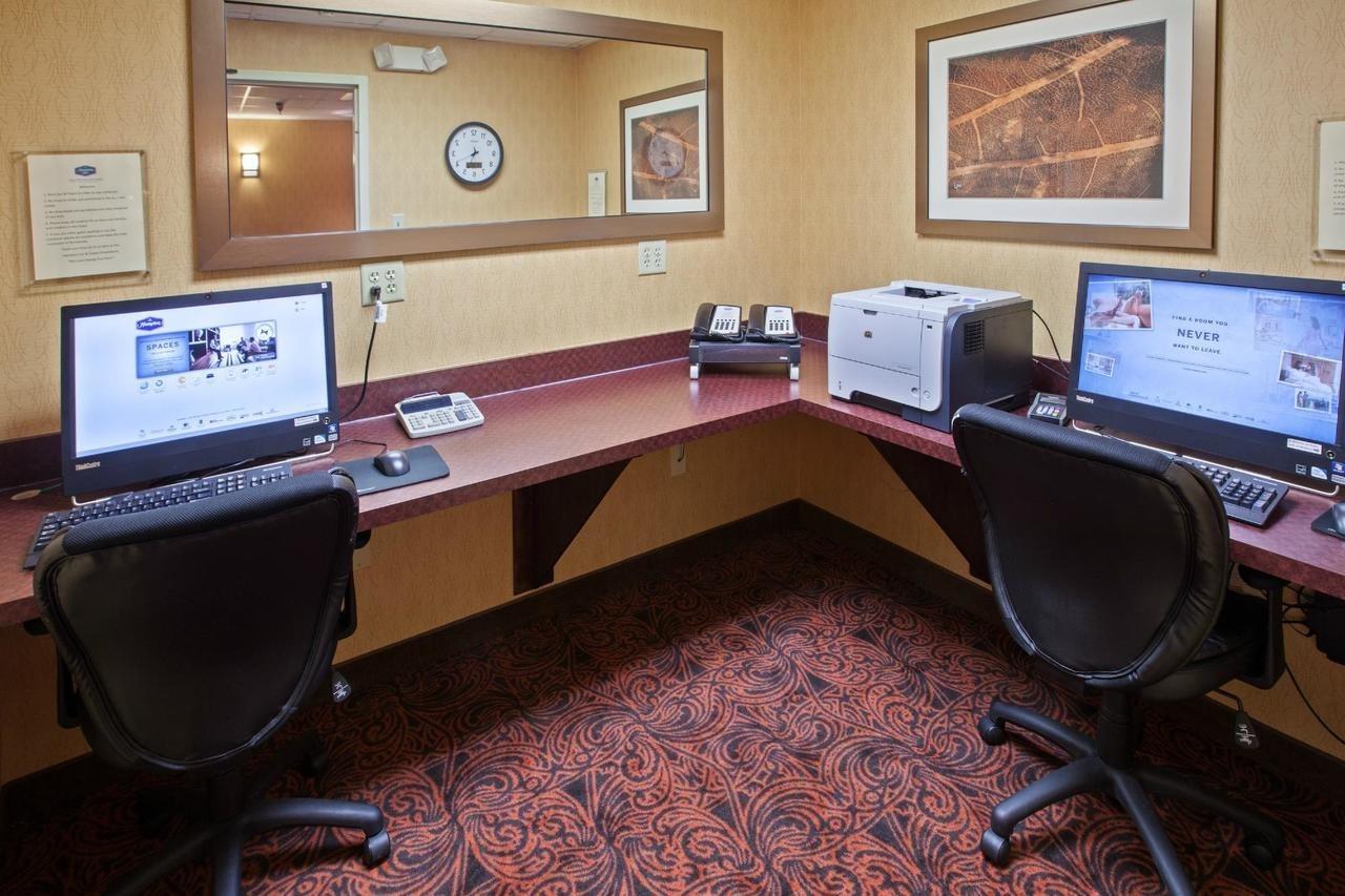 Hampton Inn & Suites Cleveland-Southeast-סטריטסבורו מראה חיצוני תמונה