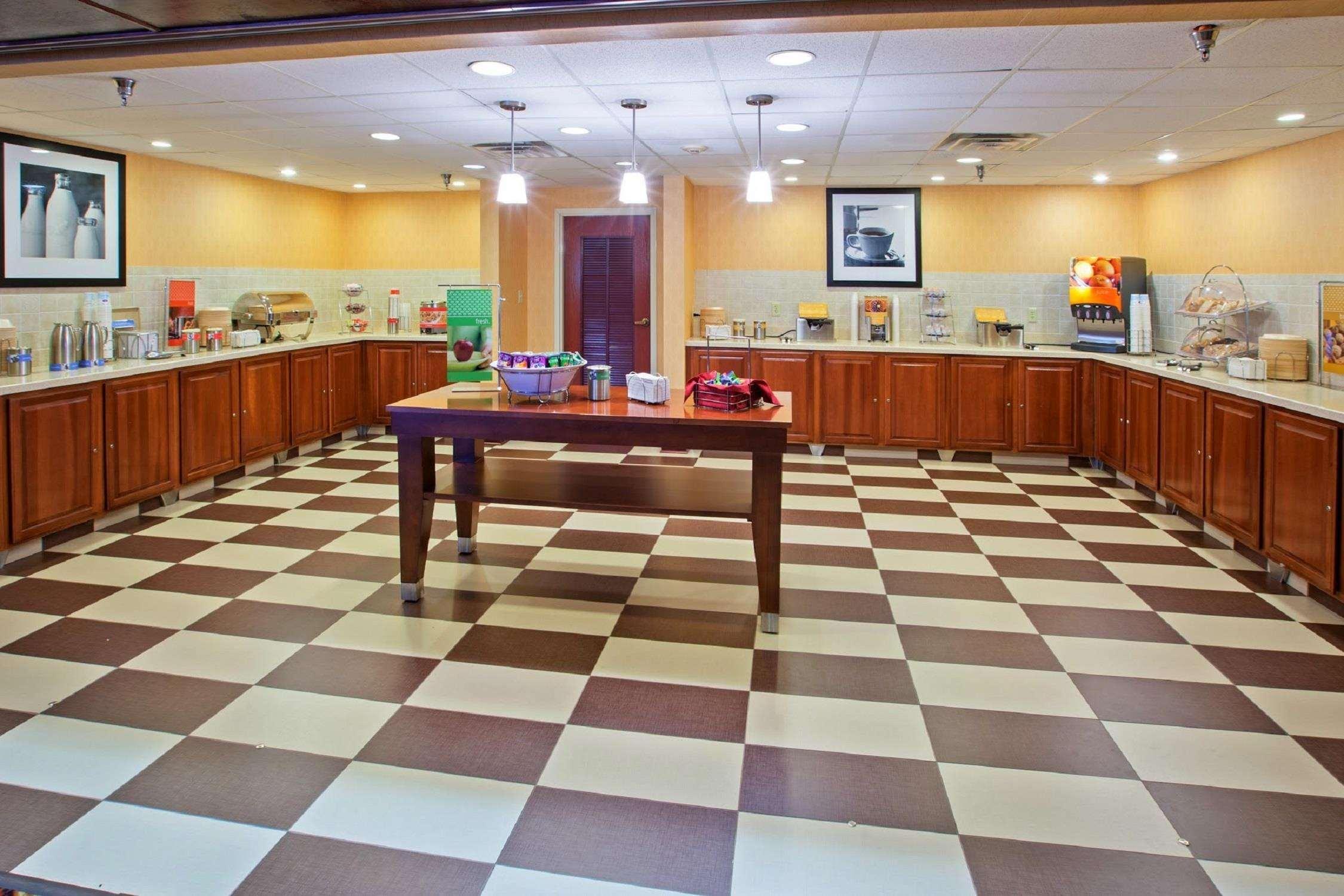 Hampton Inn & Suites Cleveland-Southeast-סטריטסבורו מראה חיצוני תמונה
