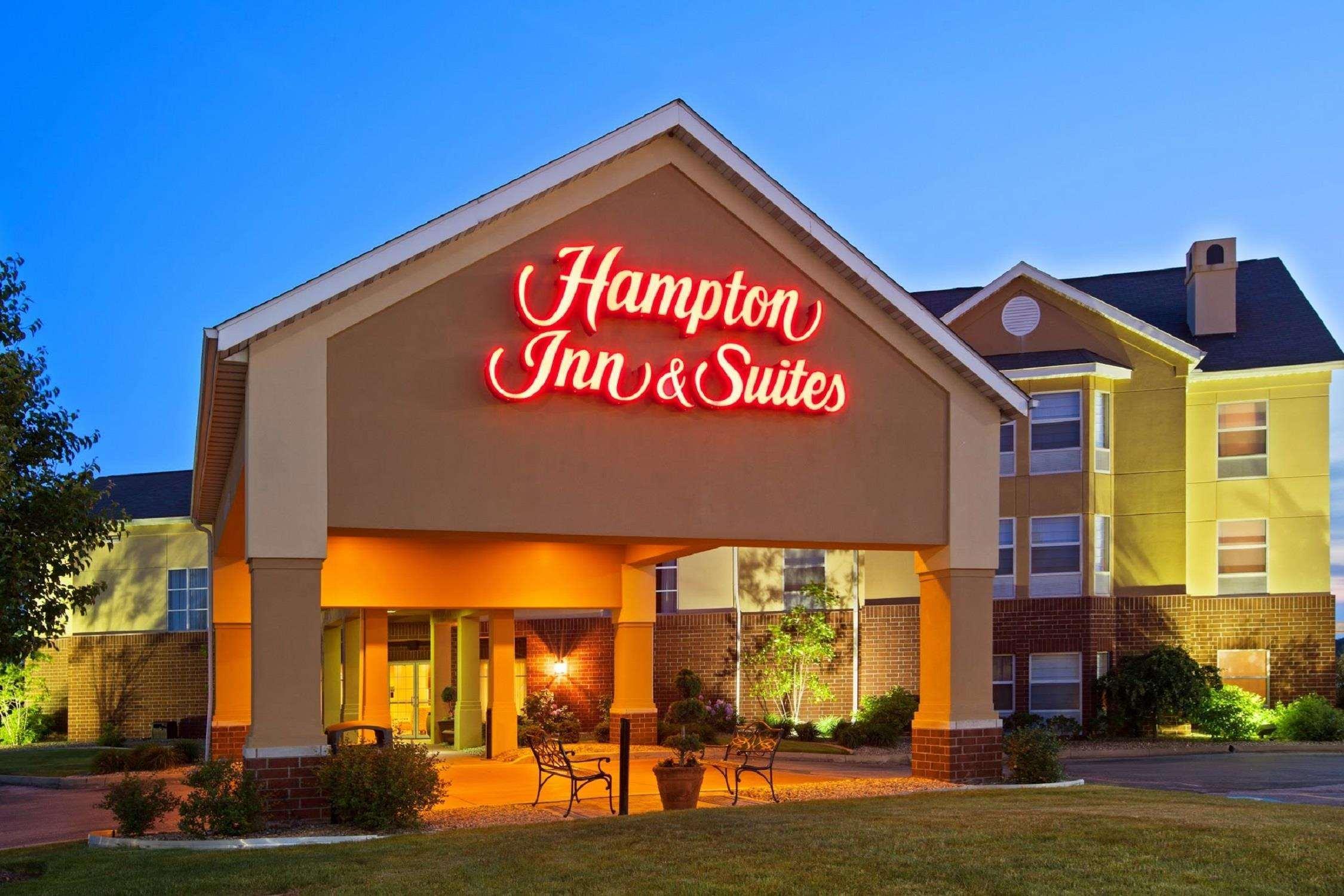 Hampton Inn & Suites Cleveland-Southeast-סטריטסבורו מראה חיצוני תמונה