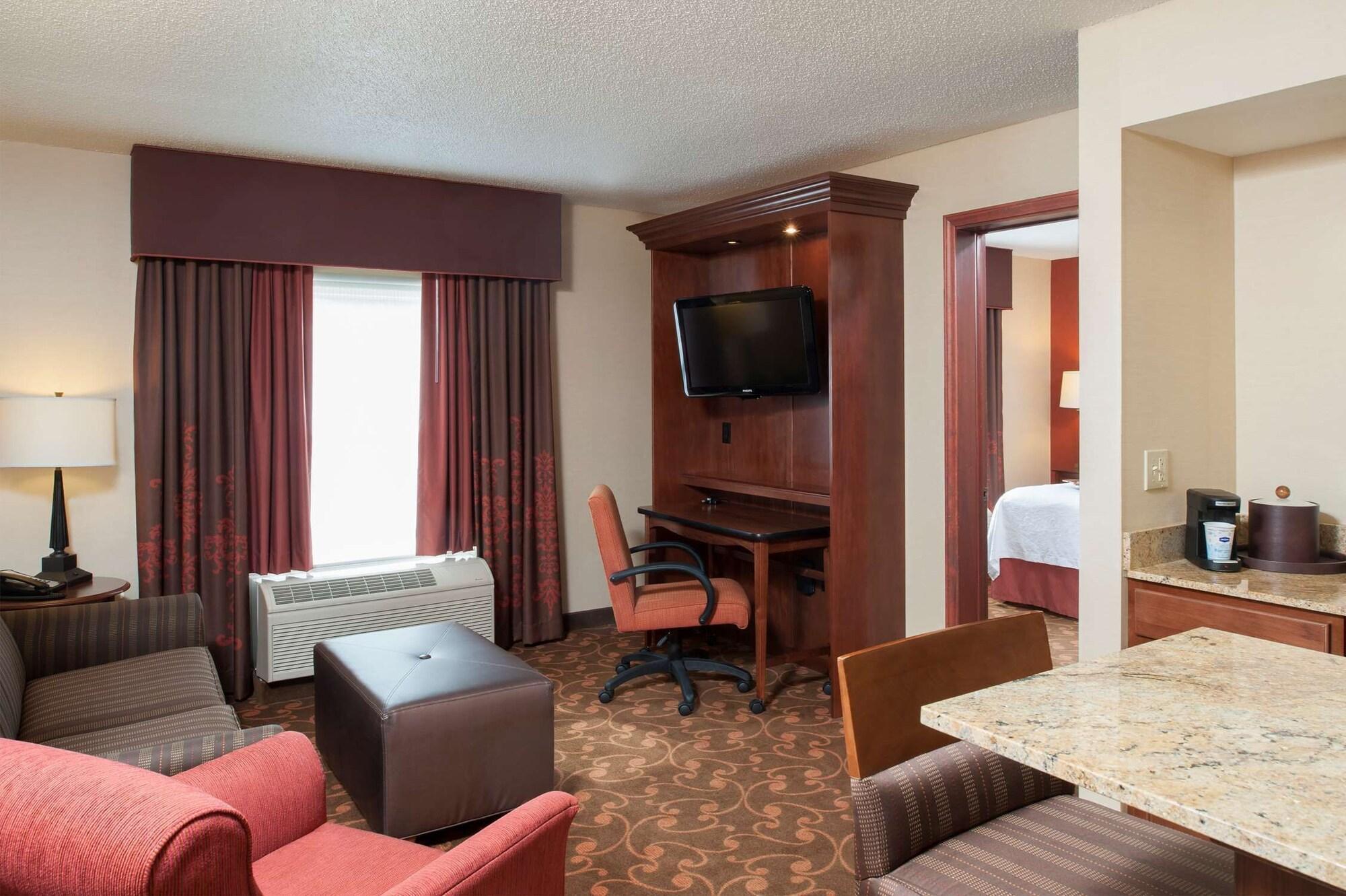 Hampton Inn & Suites Cleveland-Southeast-סטריטסבורו מראה חיצוני תמונה