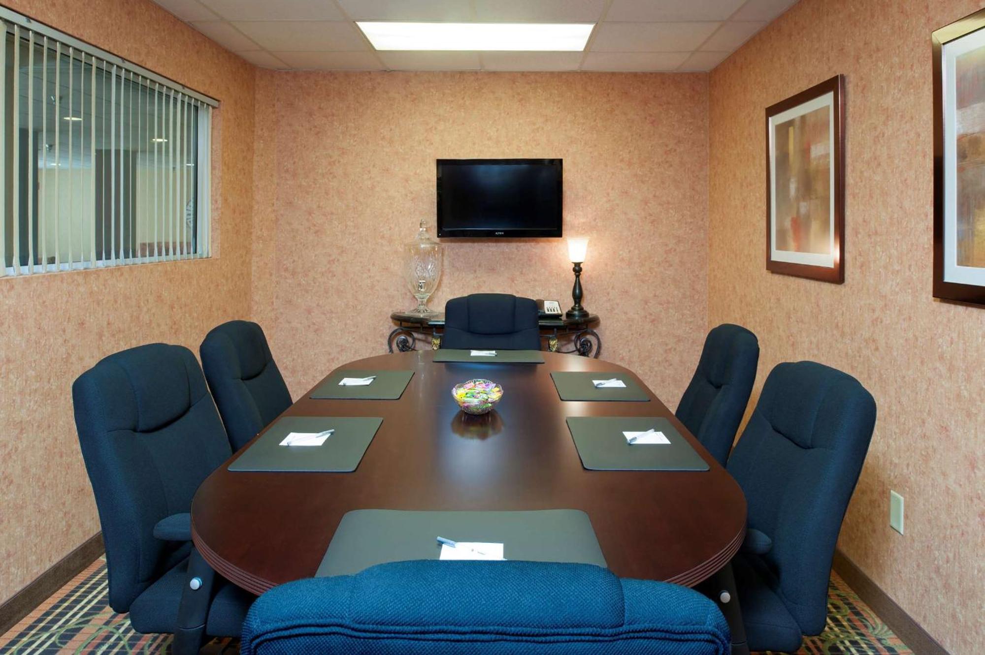 Hampton Inn & Suites Cleveland-Southeast-סטריטסבורו מראה חיצוני תמונה