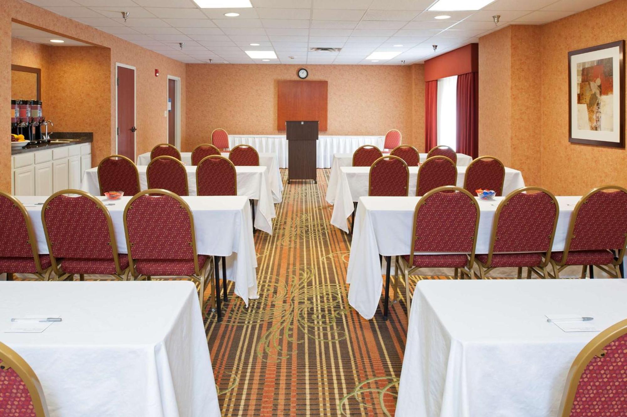 Hampton Inn & Suites Cleveland-Southeast-סטריטסבורו מראה חיצוני תמונה