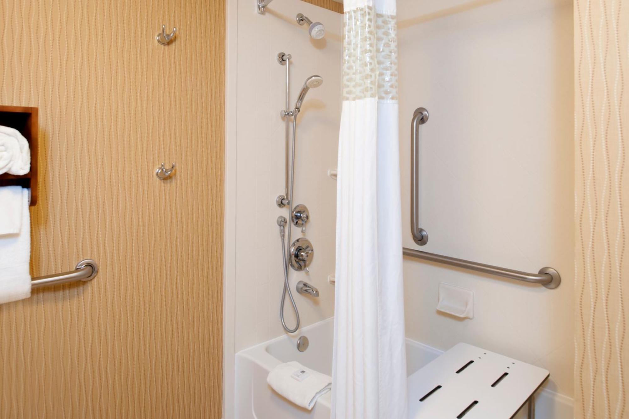 Hampton Inn & Suites Cleveland-Southeast-סטריטסבורו מראה חיצוני תמונה